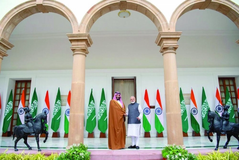 رئیس الوزراء الھندي خلال استقباله ولي العهد (واس)