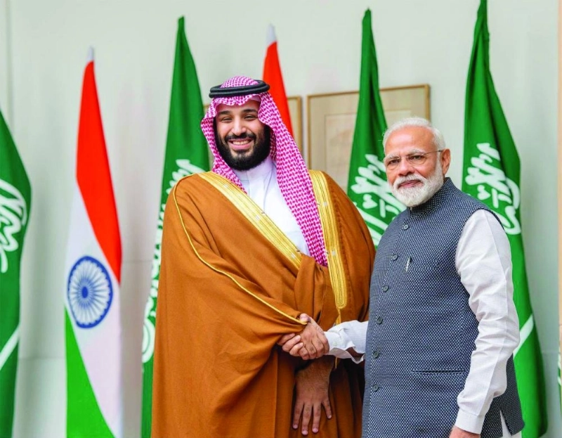 ولي العهد يصافح رئيس وزراء الهند
