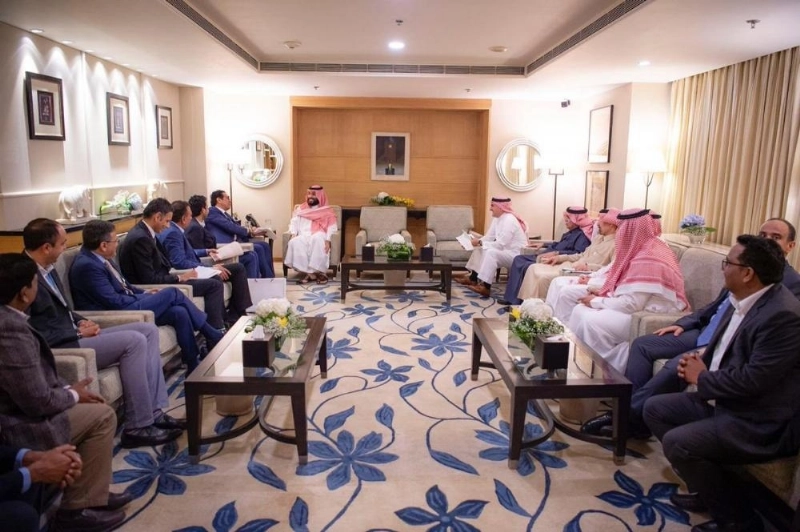 الأمير محمد بن سلمان لدى لقائه مديري كبريات الشركات الهندية (واس)