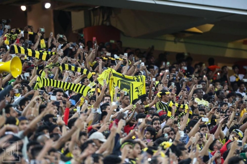 هل تحول الجمهور إلى ضغط على الاتحاد؟ (إعلامي الاتحاد)