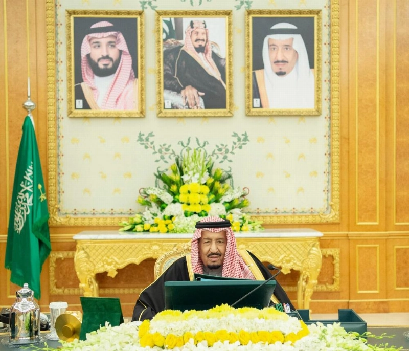 الملك سلمان لدى ترؤسه جلسة مجلس الوزراء في قصر اليمامة بالرياض (واس)