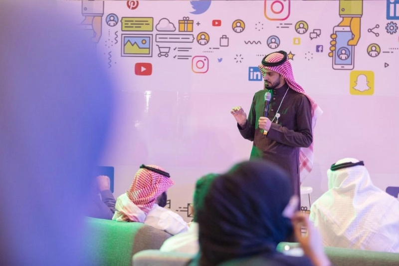 أحمد العنزي في ورشة العمل (مكة)