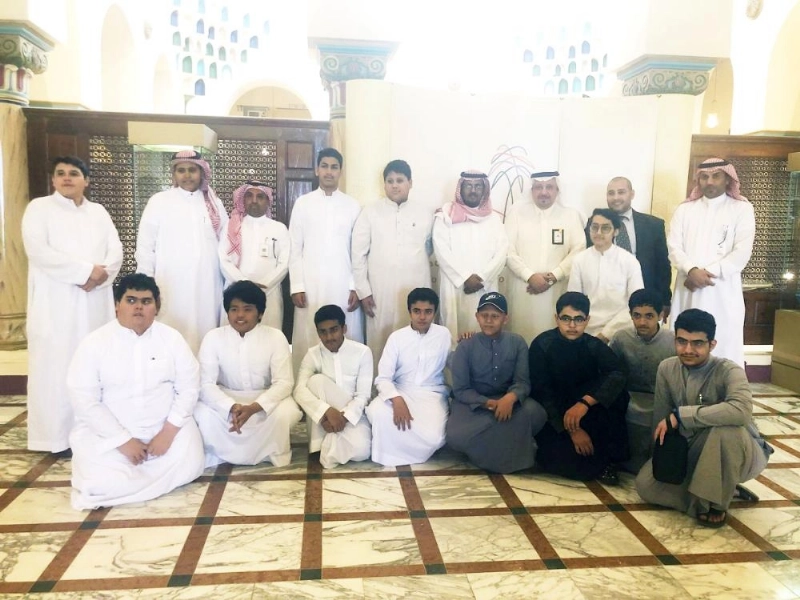 طلاب من مدارس مكة في الهيئة العامة للسياحة (مكة)