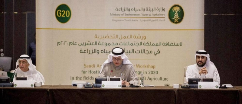 الفضلي مترئسا ورشة العمل (البيئة)