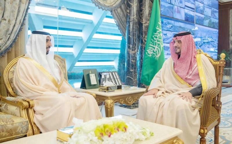 عبدالعزيز بن سعود لدى استقباله شخبوط آل نهيان (واس)