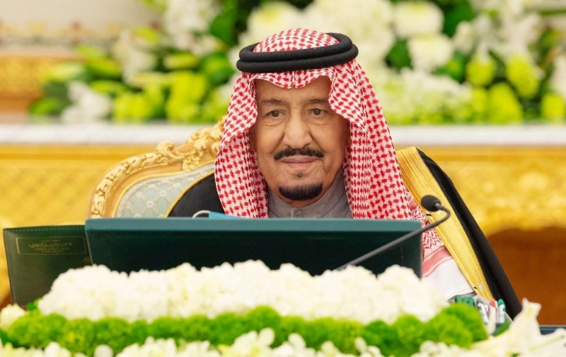 الملك سلمان لدى ترؤسه جلسة مجلس الوزراء في قصر اليمامة بالرياض (واس)