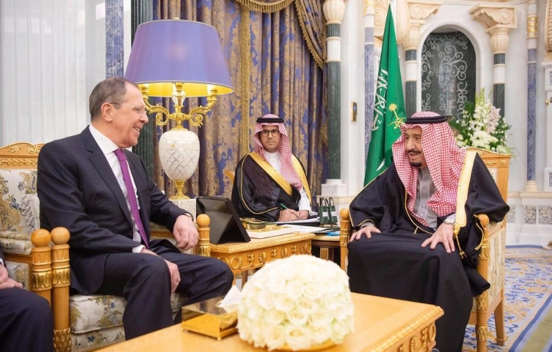 الملك سلمان لدى لقائه سيرجي لافروف في قصر اليمامة بالرياض (واس)