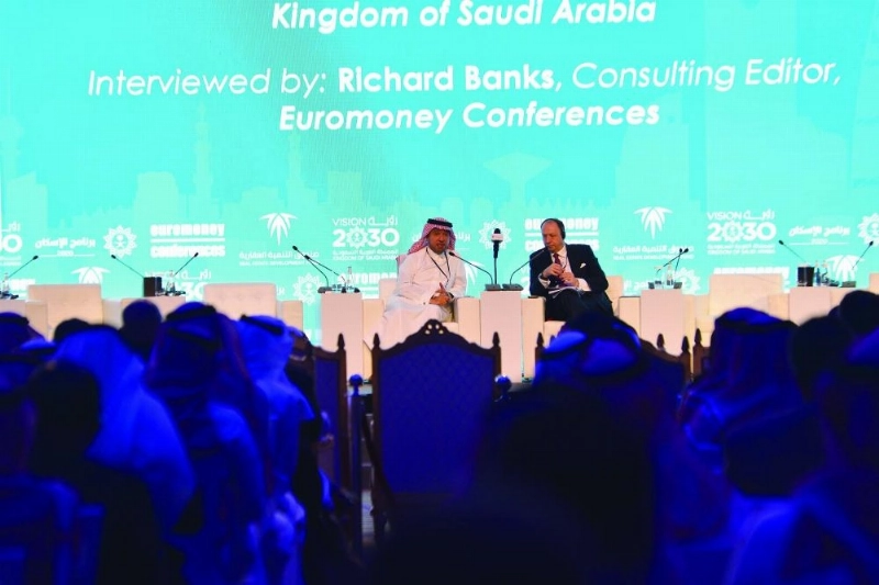 الحقيل متحدثا بالمؤتمر (الإسكان)