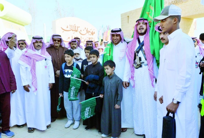 من استقبال أبناء الشهداء بالعرضة (واس)