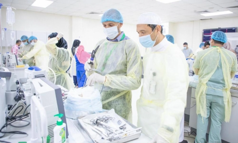 مشاركة الأطباء في ورشة جراحة جيوب الأنفية (مكة)