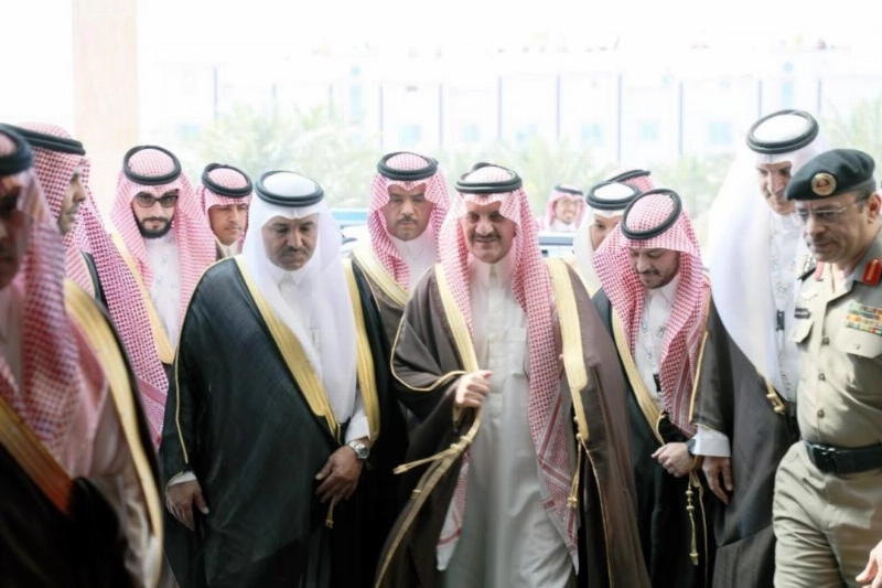 أمير الشرقية يتجول في المعرض (مكة)