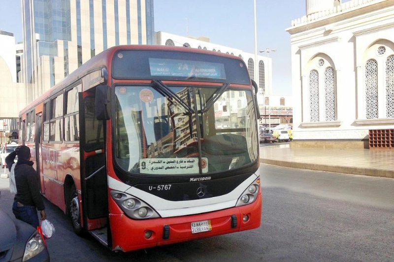 حافلة تابعة لشركة النقل الجماعي في منطقة البلد بجدة (مكة)