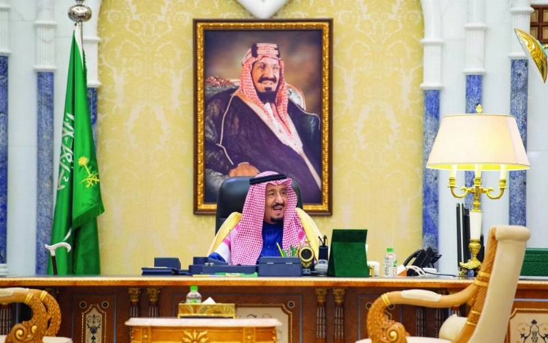 خادم الحرمين خلال اعتماده أوراق السفراء (واس)