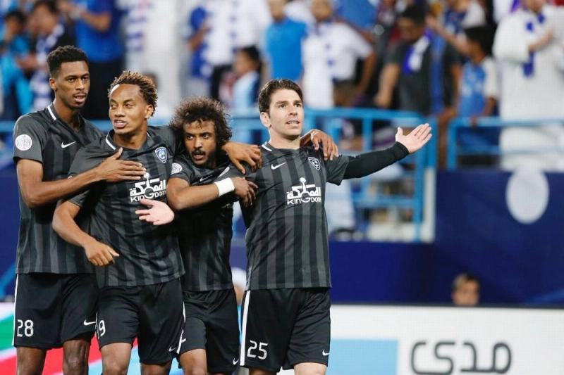 فرحة لاعبي الهلال بهدف سوريانو أمس (الاتحاد العربي)