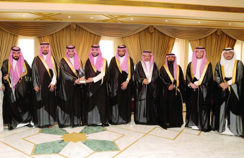 بدر بن سلطان لدى تسلمه تقرير توصيات ملتقى صفقة (مكة)