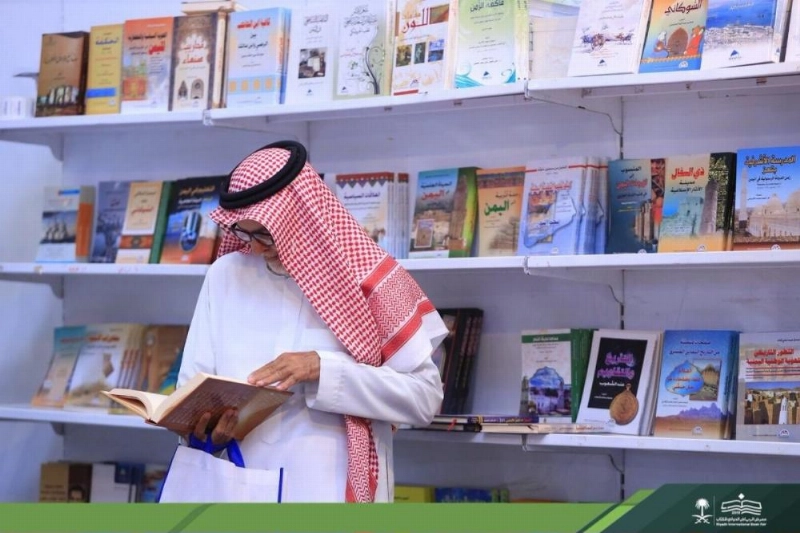 من المعرض