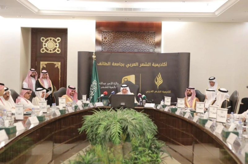 خالد الفيصل خلال إعلان أسماء الفائزين بالجائزة (مكة)