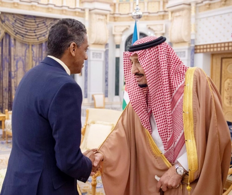 خادم الحرمين مستقبلا رئيس سيشل