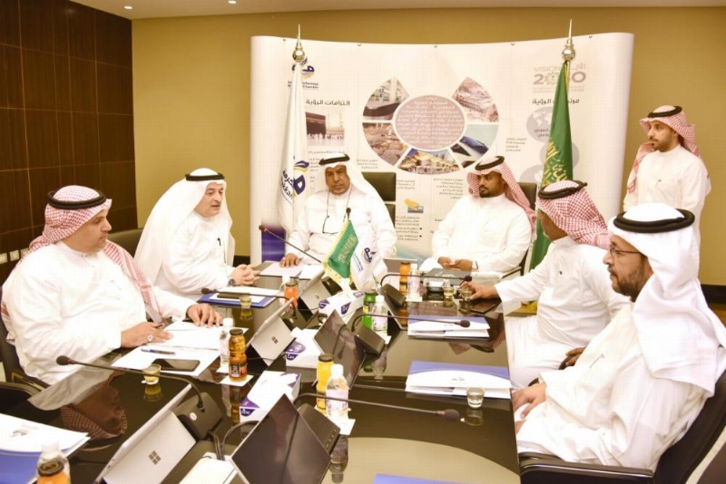 متعهدو الإعاشة خلال لقائهم بغرفة مكة (مكة)