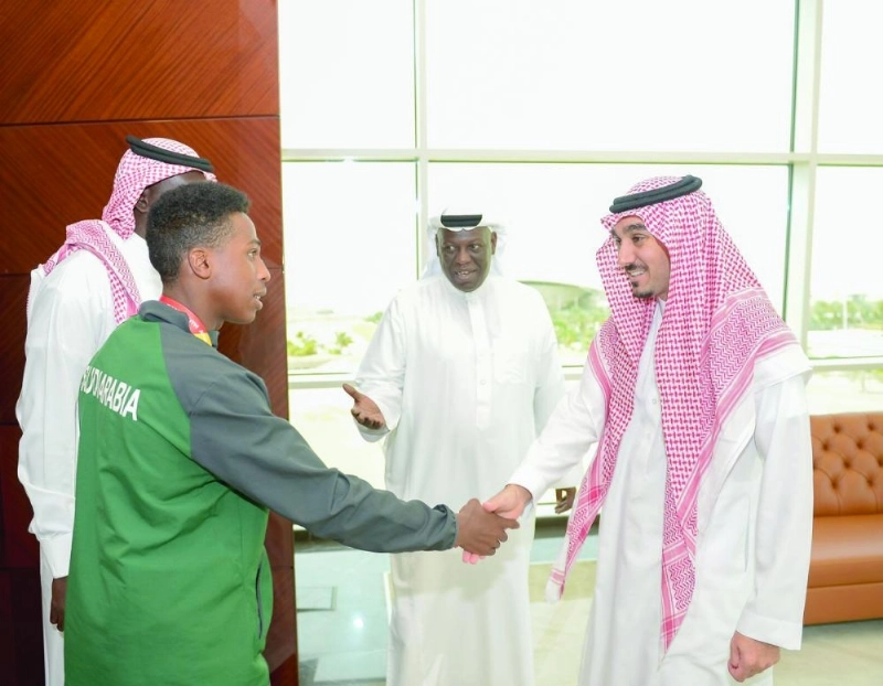 عبد العزيز الفيصل لدى لقاء الماس (واس)