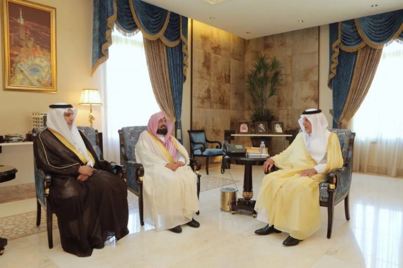 خالد الفيصل لدى استقباله عبدالرحمن السديس (مكة)