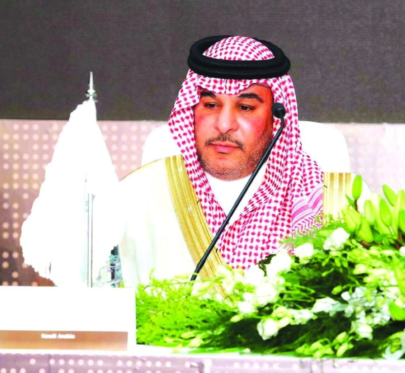 فهد بن حثلين خلال الاجتماع