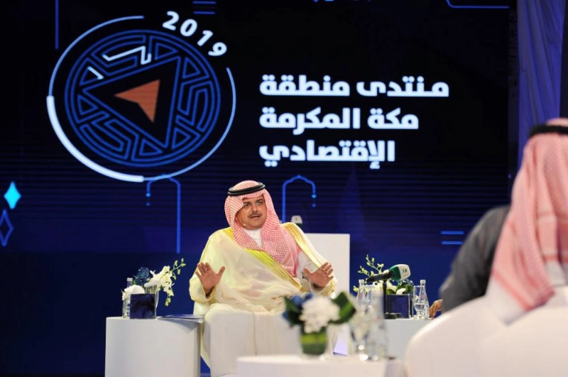محافظ حفر الباطن متحدثا في الجلسة