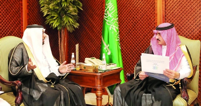 بدر بن سلطان خلال لقائه إبراهيم الصبحي (واس)