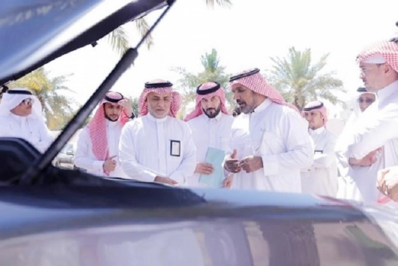 جولة على موقع المصنع عقب التوقيع (الهيئة الملكية)