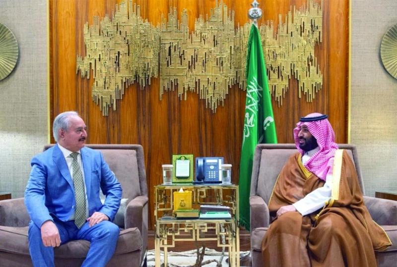 ولي العهد خلال لقائه خليفة حفتر (واس)
