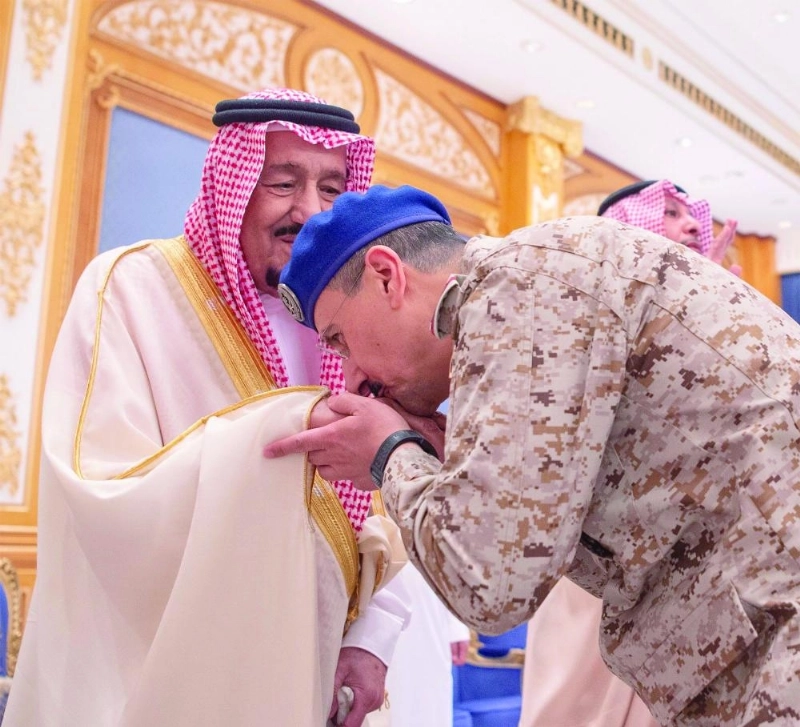 من مراسم مغادرة خادم الحرمين الرياض متوجها إلى تونس (واس)