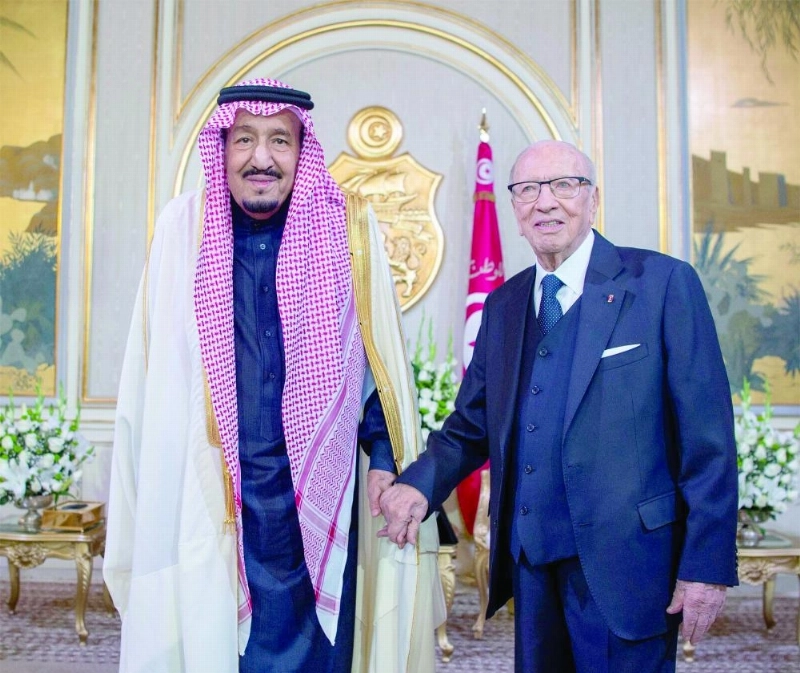 خادم الحرمين والرئيس التونسي خلال اللقاء