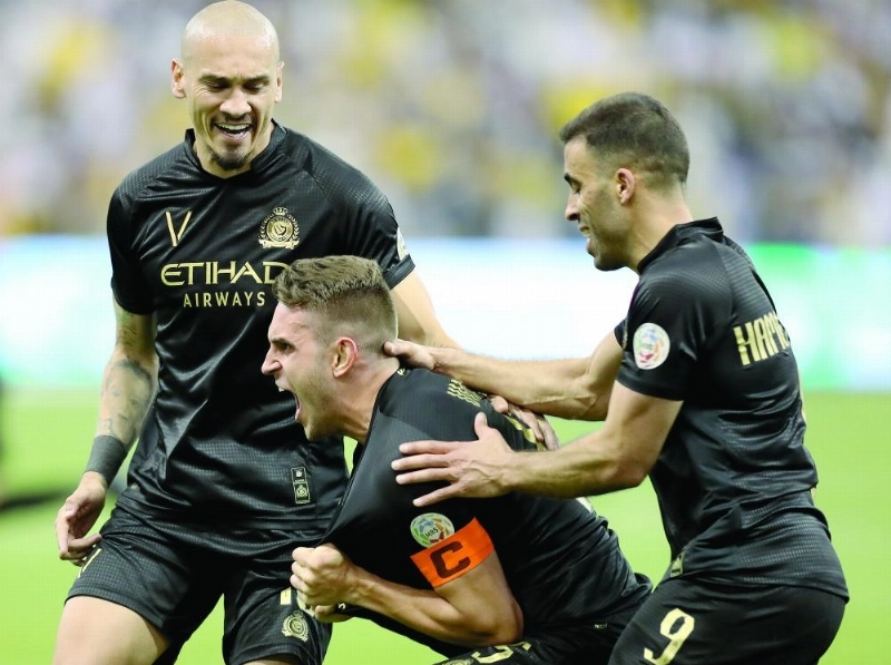 أوفيني يحتفل بهدفه الأول في الهلال بمشاركة حمدالله ومايكون (نواف الجبني)