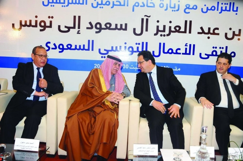 القصبي يتوسط الوزراء التونسيين في اللقاء (واس)
