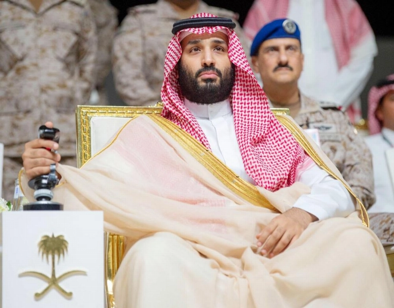 الأمير محمد بن سلمان مدشنا أول طائرة تدريب نفاثة من طراز "هوك"