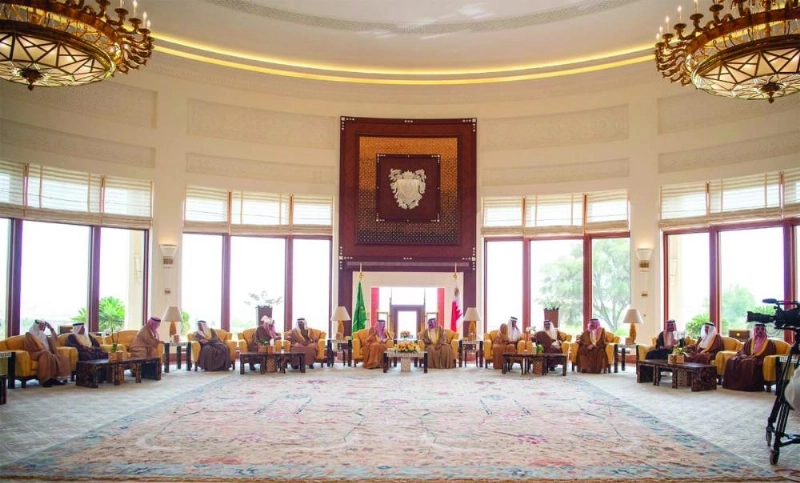 الملك سلمان والملك حمد آل خليفة خلال اللقاء (واس)