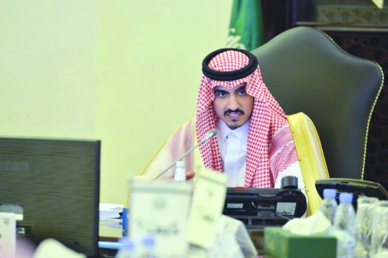 بدر بن سلطان مترئسا الاجتماع (واس)