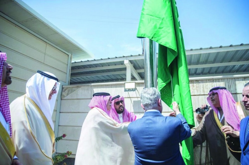 رفع علم المملكة على مبنى القنصلية السعودية في بغداد