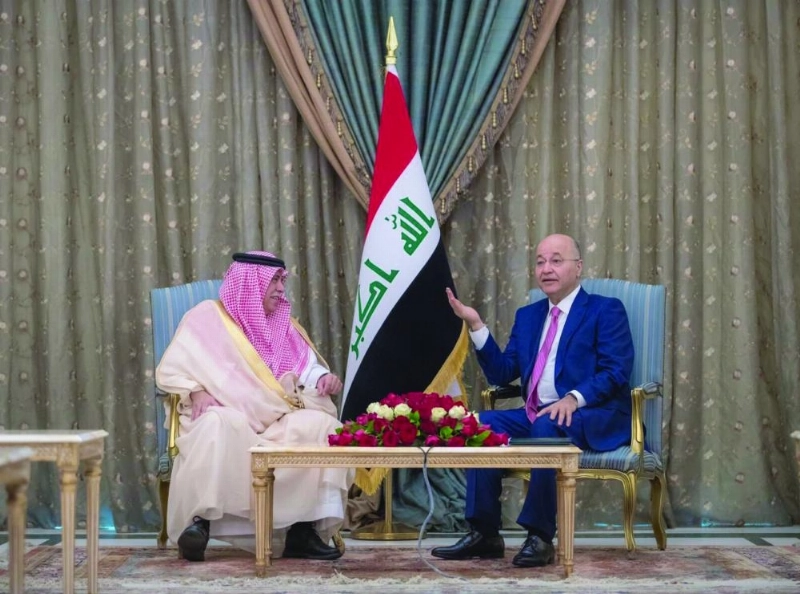 برهم صالح لدى استقباله ماجد القصبي في بغداد أمس (واس)