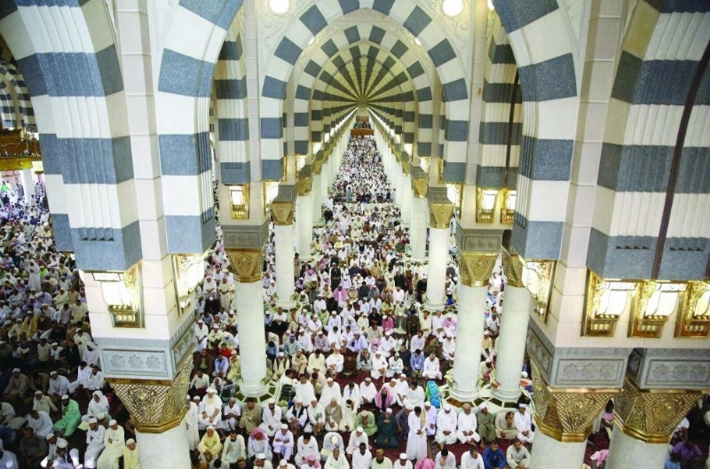 من صلاة الجمعة في المسجد النبوي (واس)