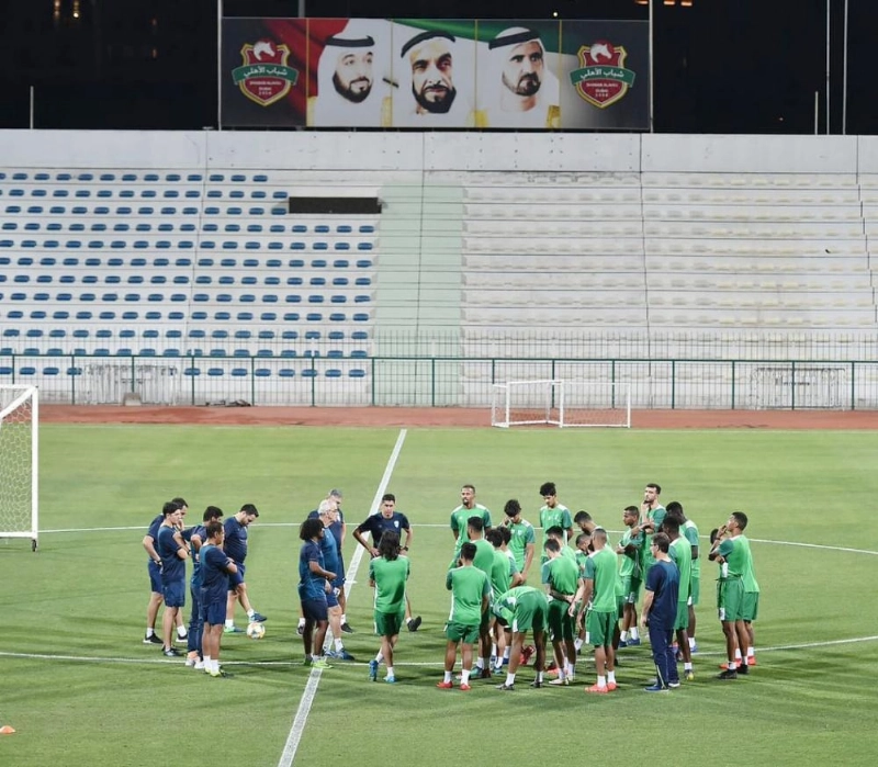 تدريبات الفريق على ملعب شباب الأهلي دبي (إعلامي الأهلي)