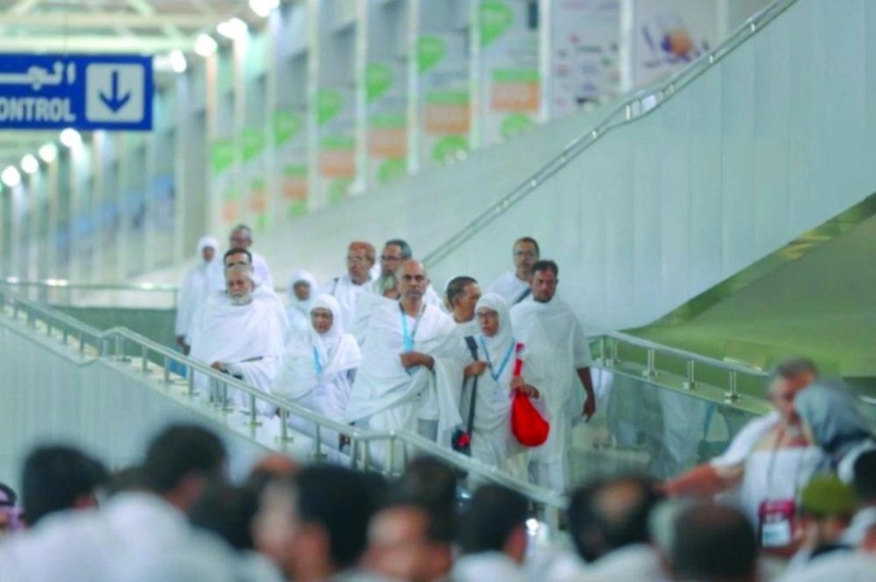 معتمرون يؤدون مناسكهم (مكة)