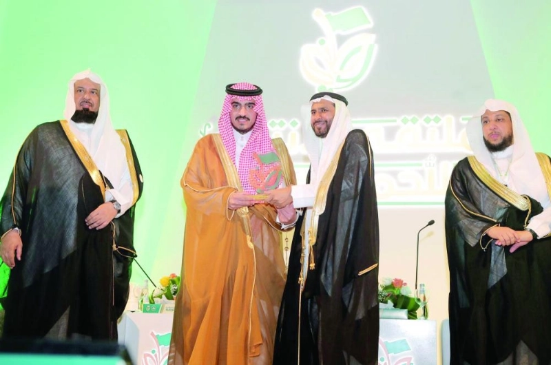 بدر بن سلطان خلال تدشين الملتقى (مكة)