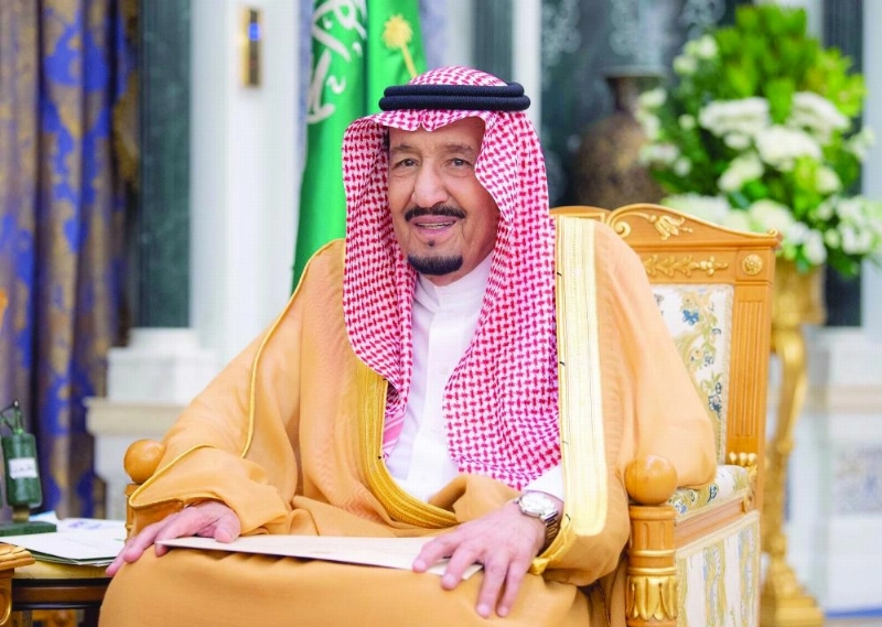 خادم الحرمين خلال الاستقبال