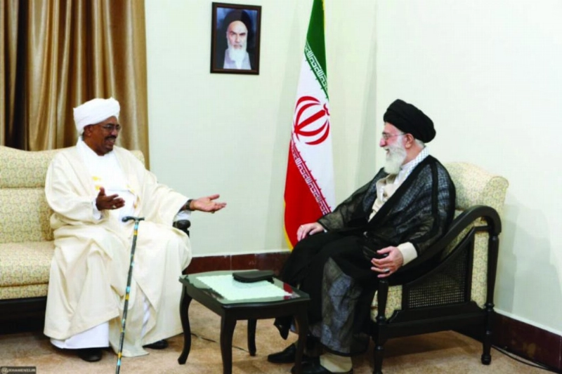 البشير في صورة جمعته مع خامنئي (مكة)