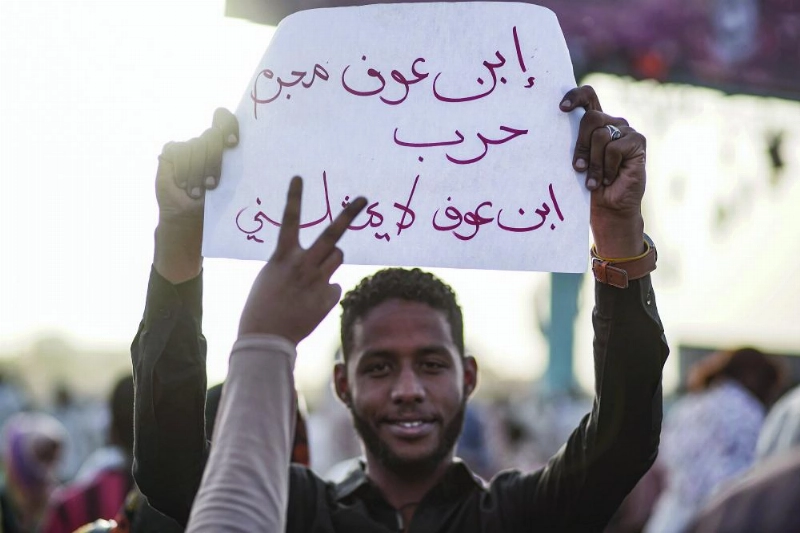 احتجاجات على رئيس المجلس العسكري