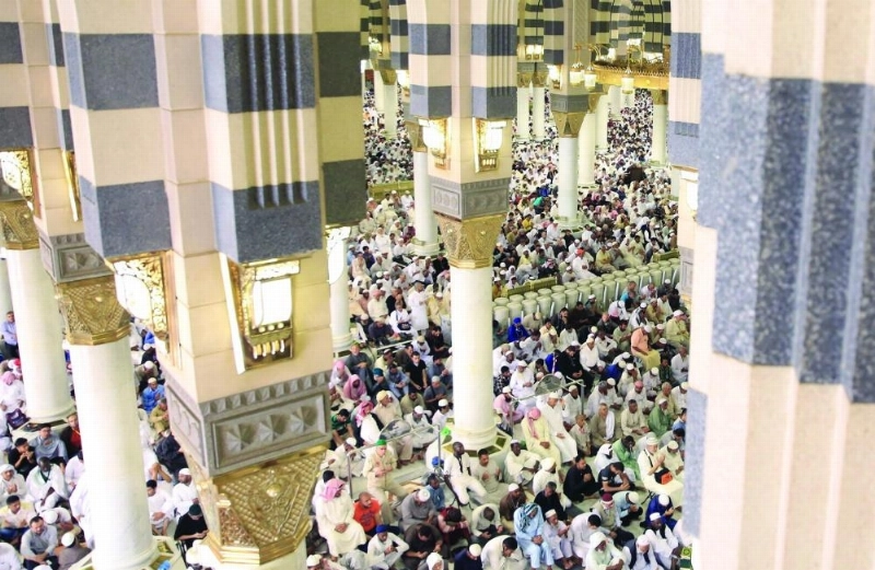 من صلاة الجمعة في المسجد النبوي (واس)