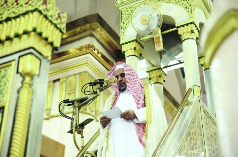 من صلاة الجمعة في المسجد النبوي (واس)