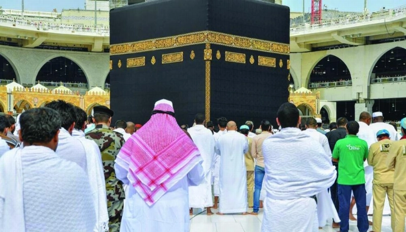 من صلاة الجمعة في المسجد الحرام (واس)