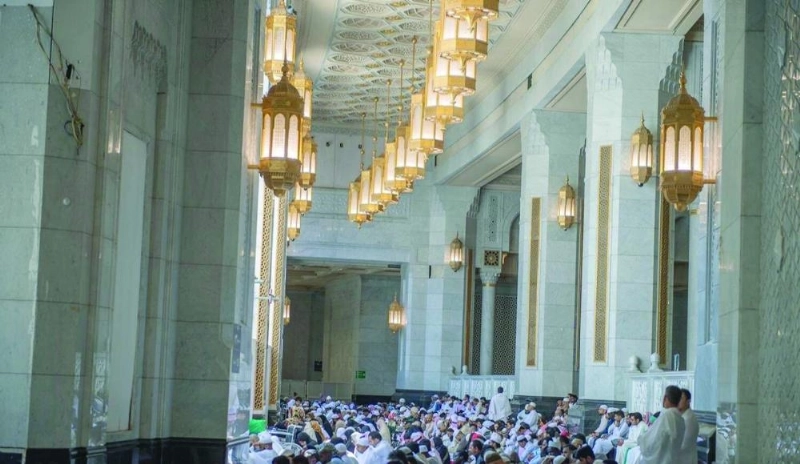 من صلاة الجمعة في المسجد الحرام (واس)
